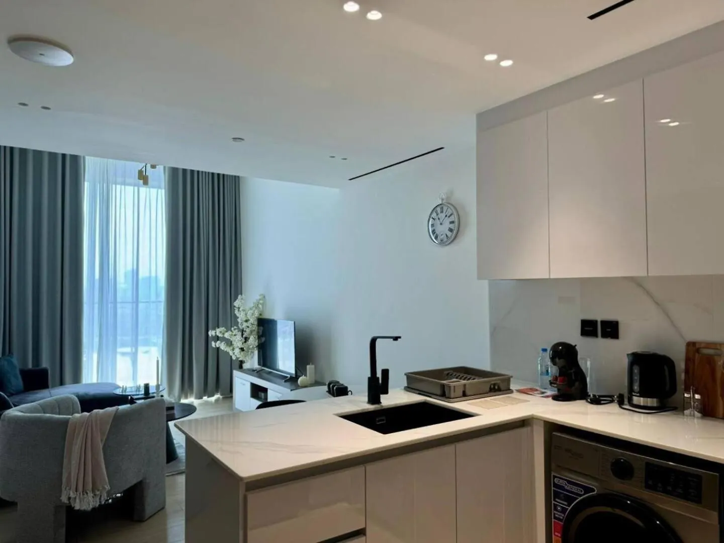 Trendy One Bedroom Apartment Dubai 0*,