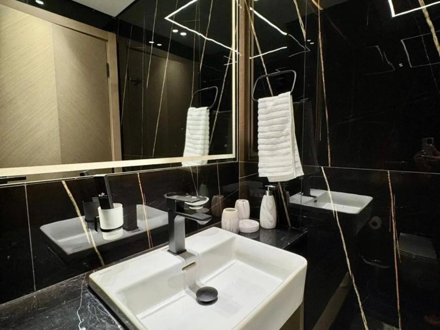 Trendy One Bedroom Apartment Dubai United Arab Emirates
